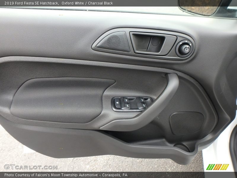 Oxford White / Charcoal Black 2019 Ford Fiesta SE Hatchback