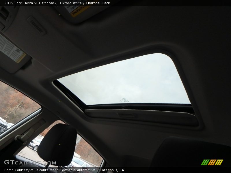 Oxford White / Charcoal Black 2019 Ford Fiesta SE Hatchback