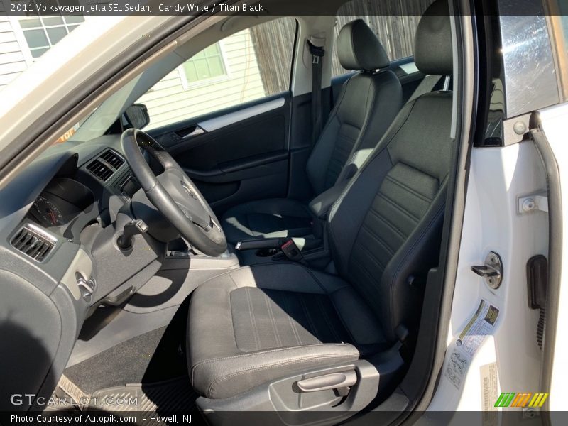 Candy White / Titan Black 2011 Volkswagen Jetta SEL Sedan