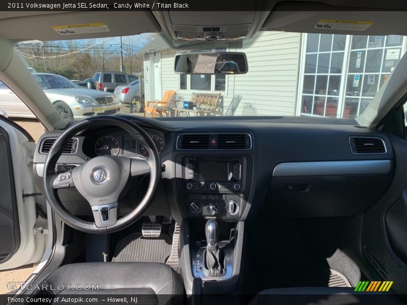 Candy White / Titan Black 2011 Volkswagen Jetta SEL Sedan