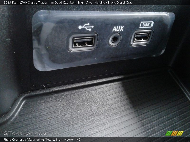 Bright Silver Metallic / Black/Diesel Gray 2019 Ram 1500 Classic Tradesman Quad Cab 4x4