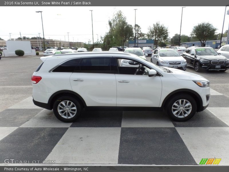 Snow White Pearl / Satin Black 2016 Kia Sorento LX