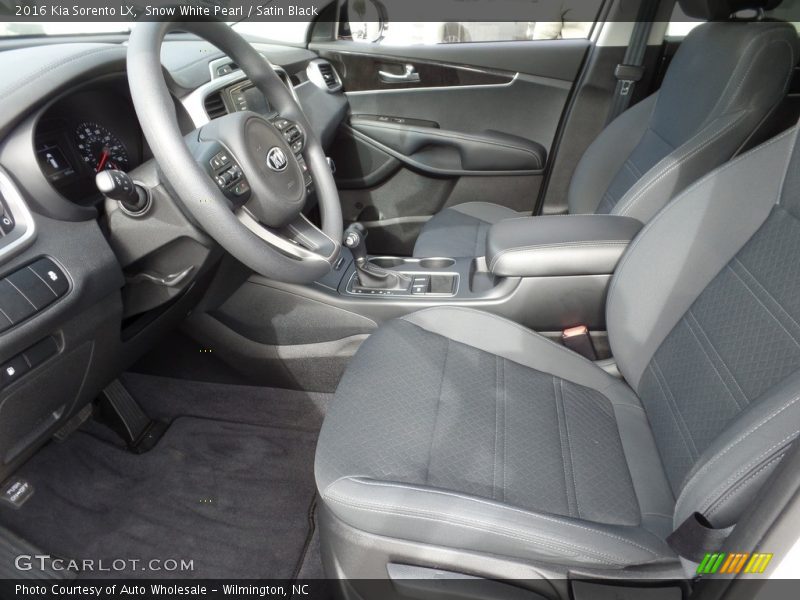 Snow White Pearl / Satin Black 2016 Kia Sorento LX