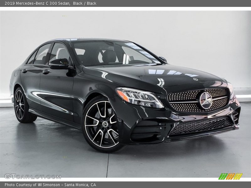 Front 3/4 View of 2019 C 300 Sedan
