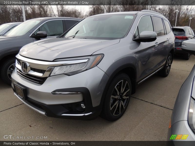 Lunar Silver Metallic / Gray 2019 Honda Pilot Touring AWD