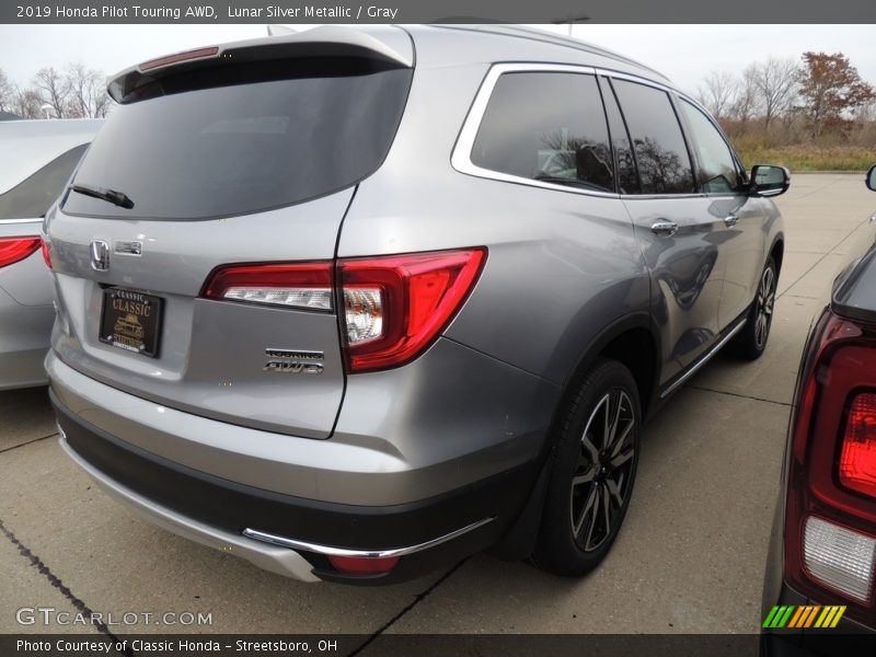 Lunar Silver Metallic / Gray 2019 Honda Pilot Touring AWD