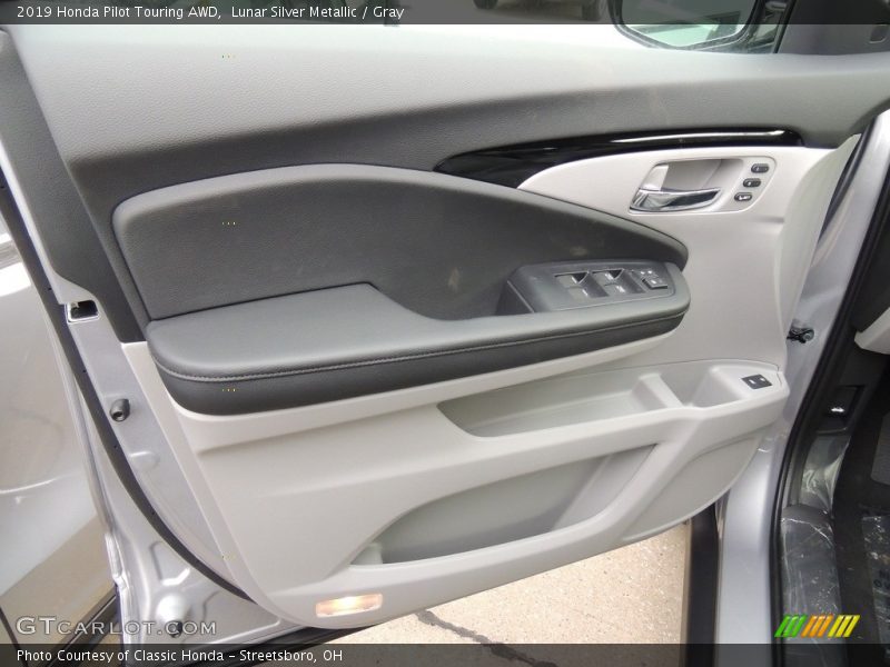 Lunar Silver Metallic / Gray 2019 Honda Pilot Touring AWD