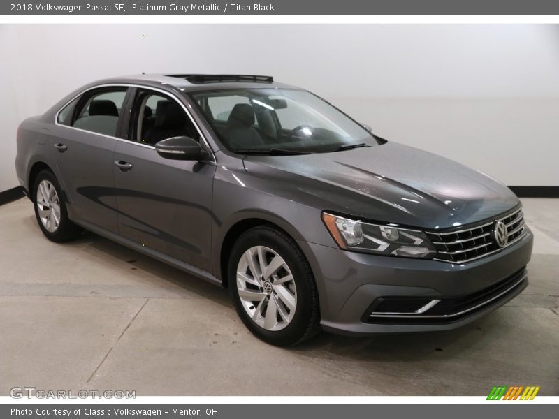 Platinum Gray Metallic / Titan Black 2018 Volkswagen Passat SE