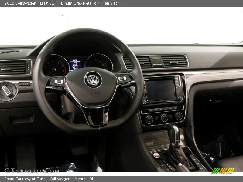 Platinum Gray Metallic / Titan Black 2018 Volkswagen Passat SE
