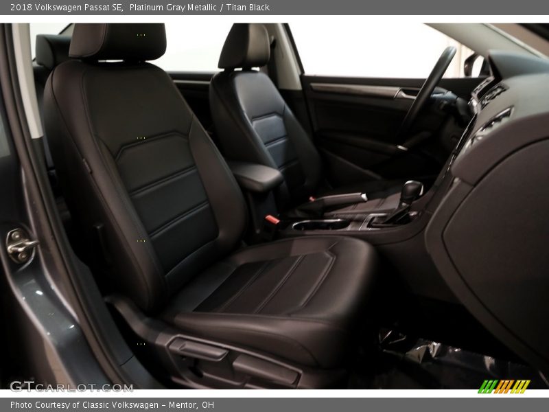 Platinum Gray Metallic / Titan Black 2018 Volkswagen Passat SE