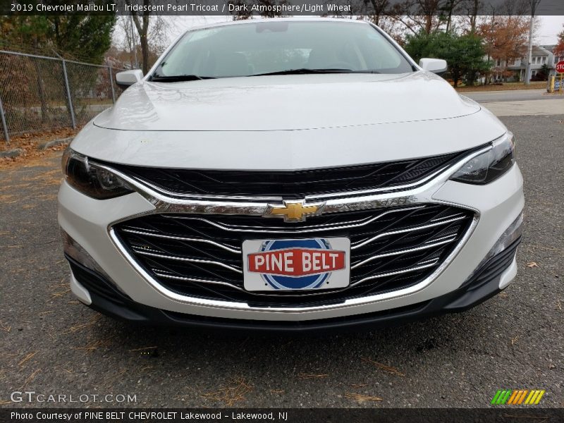 Iridescent Pearl Tricoat / Dark Atmosphere/Light Wheat 2019 Chevrolet Malibu LT