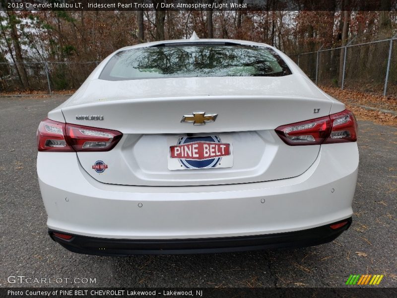 Iridescent Pearl Tricoat / Dark Atmosphere/Light Wheat 2019 Chevrolet Malibu LT