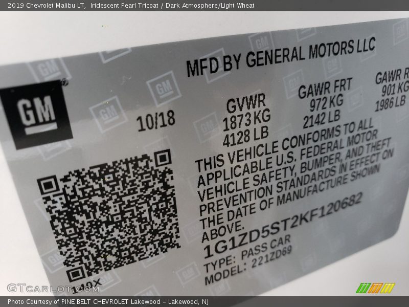 Iridescent Pearl Tricoat / Dark Atmosphere/Light Wheat 2019 Chevrolet Malibu LT