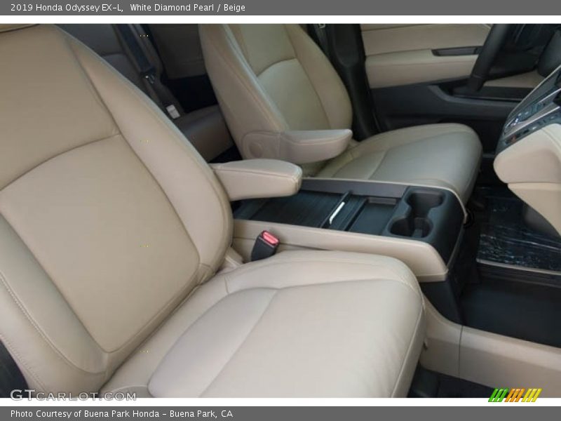 White Diamond Pearl / Beige 2019 Honda Odyssey EX-L