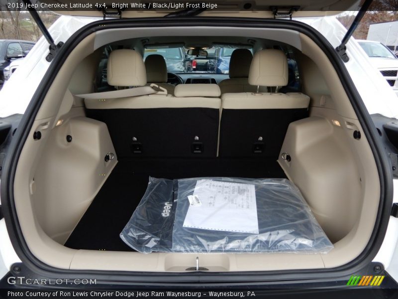 Bright White / Black/Light Frost Beige 2019 Jeep Cherokee Latitude 4x4