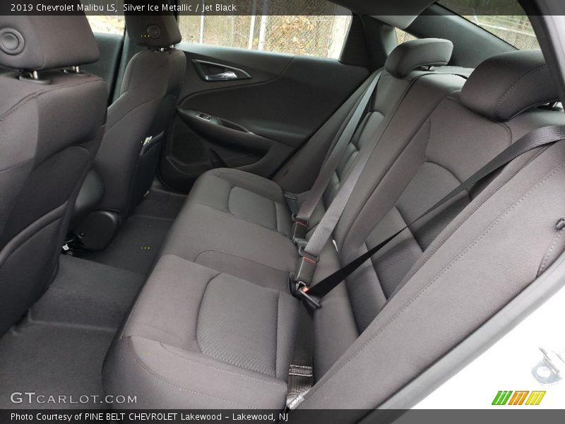 Silver Ice Metallic / Jet Black 2019 Chevrolet Malibu LS