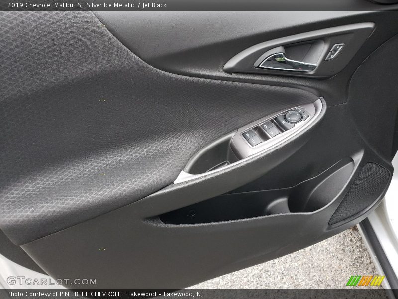 Silver Ice Metallic / Jet Black 2019 Chevrolet Malibu LS