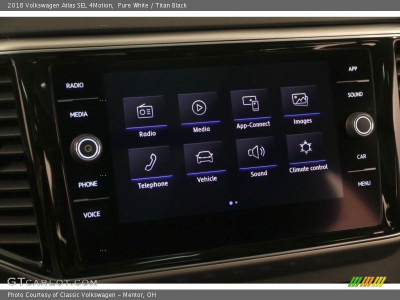Pure White / Titan Black 2018 Volkswagen Atlas SEL 4Motion