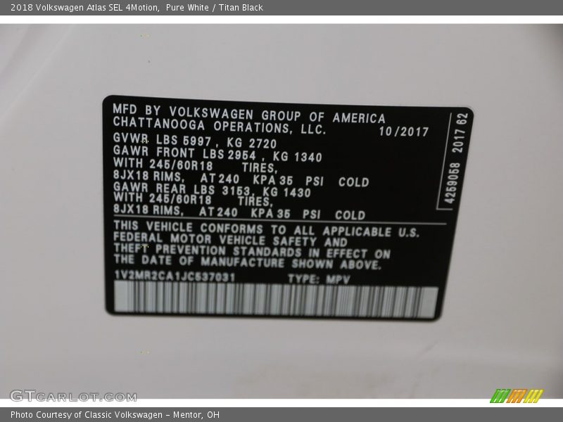 Pure White / Titan Black 2018 Volkswagen Atlas SEL 4Motion