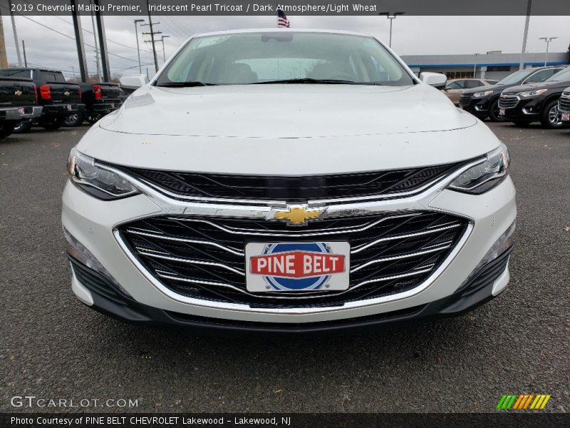 Iridescent Pearl Tricoat / Dark Atmosphere/Light Wheat 2019 Chevrolet Malibu Premier