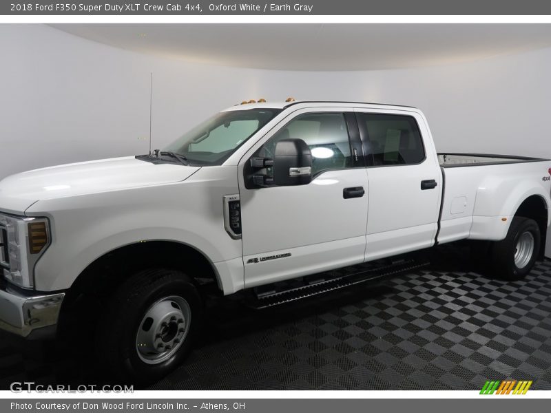 Oxford White / Earth Gray 2018 Ford F350 Super Duty XLT Crew Cab 4x4