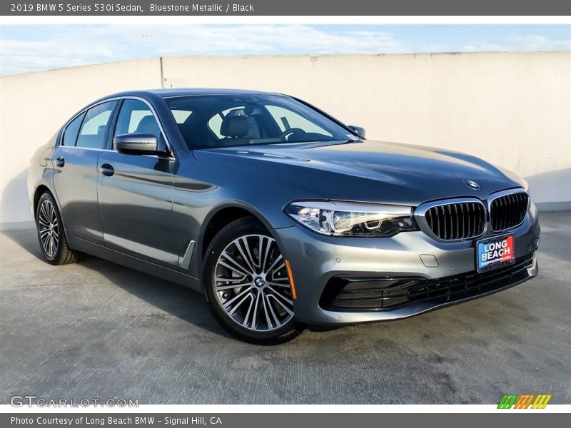 Front 3/4 View of 2019 5 Series 530i Sedan