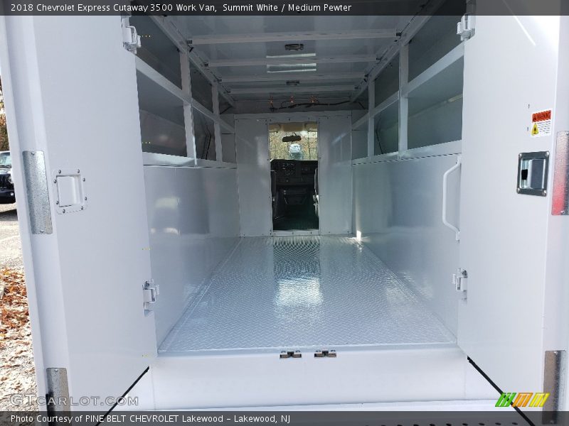 Summit White / Medium Pewter 2018 Chevrolet Express Cutaway 3500 Work Van