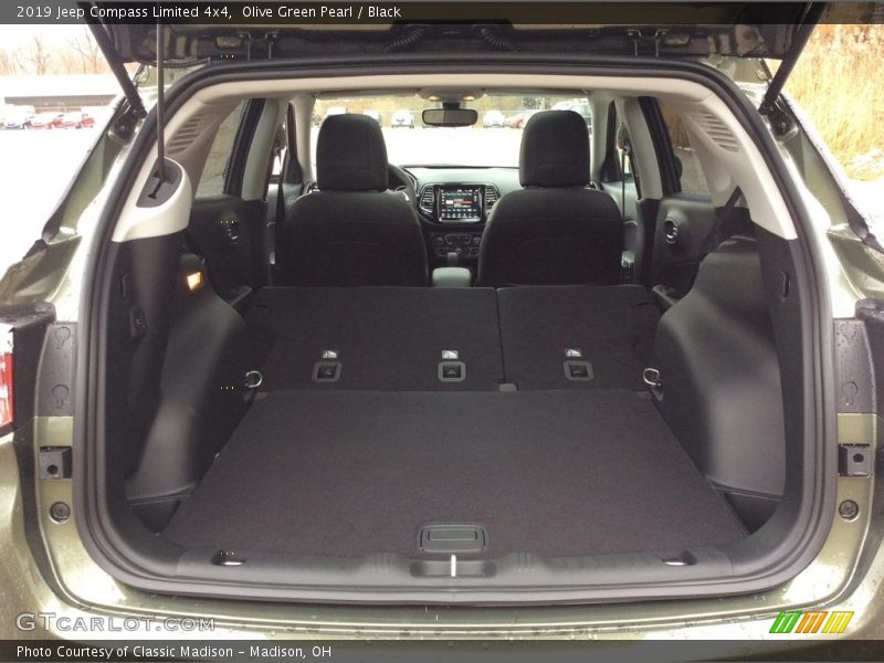  2019 Compass Limited 4x4 Trunk