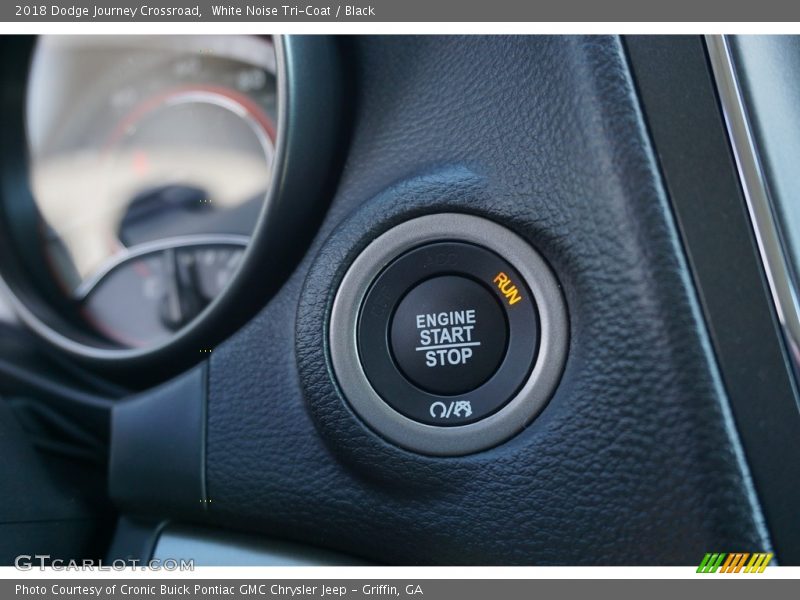 White Noise Tri-Coat / Black 2018 Dodge Journey Crossroad