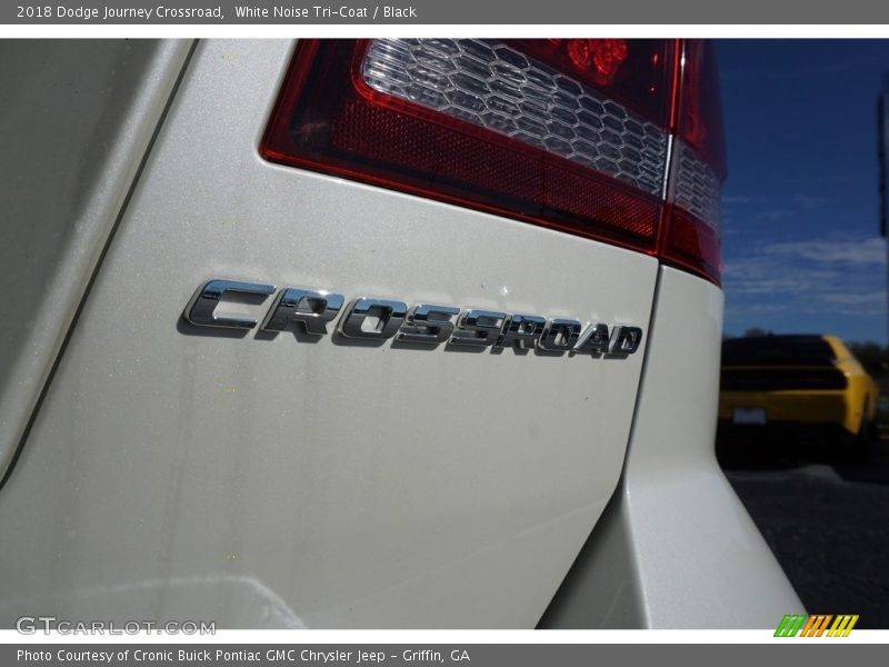 White Noise Tri-Coat / Black 2018 Dodge Journey Crossroad