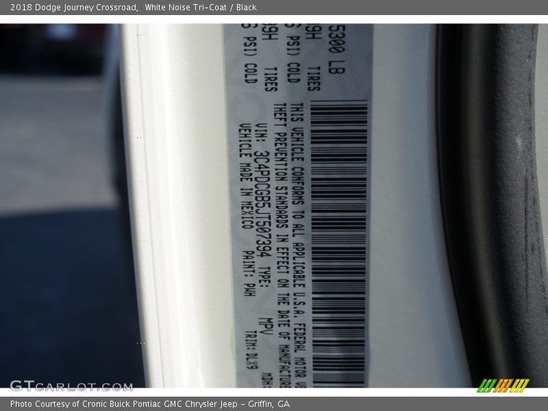 White Noise Tri-Coat / Black 2018 Dodge Journey Crossroad