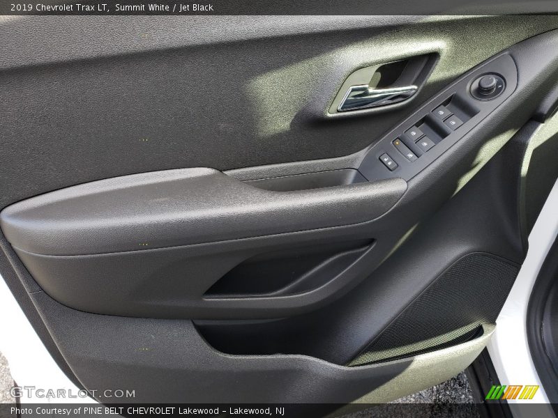 Summit White / Jet Black 2019 Chevrolet Trax LT