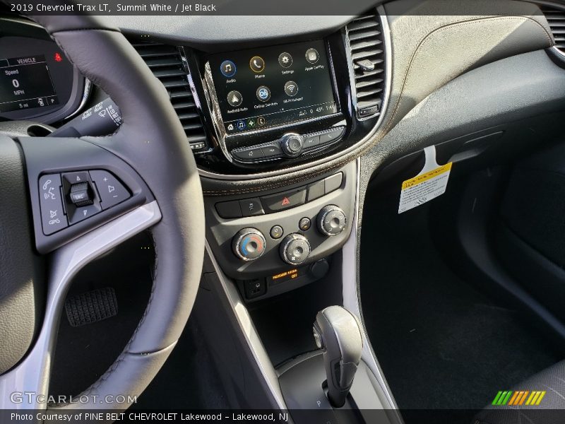 Summit White / Jet Black 2019 Chevrolet Trax LT