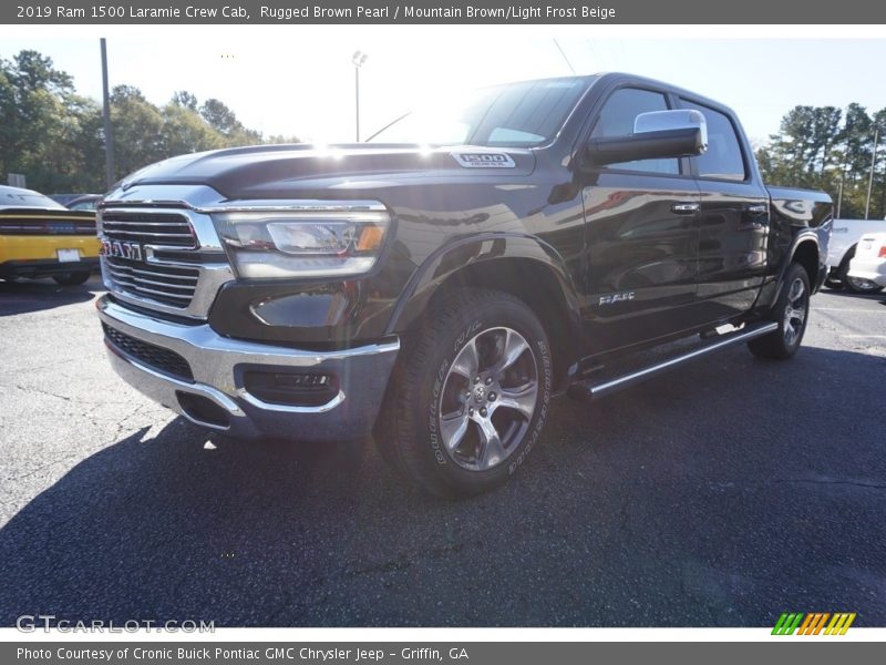 Rugged Brown Pearl / Mountain Brown/Light Frost Beige 2019 Ram 1500 Laramie Crew Cab