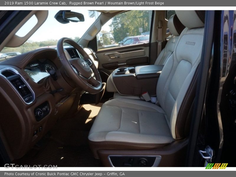 Rugged Brown Pearl / Mountain Brown/Light Frost Beige 2019 Ram 1500 Laramie Crew Cab