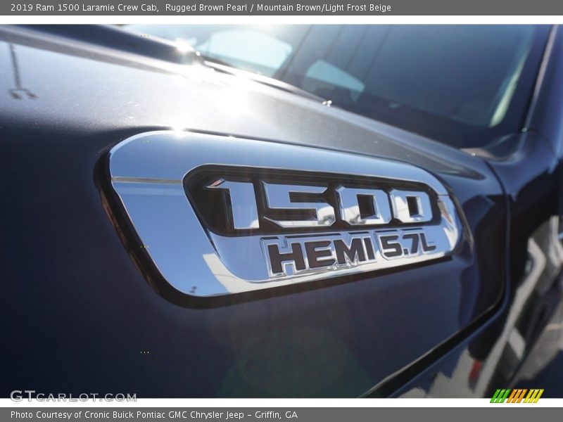 Rugged Brown Pearl / Mountain Brown/Light Frost Beige 2019 Ram 1500 Laramie Crew Cab