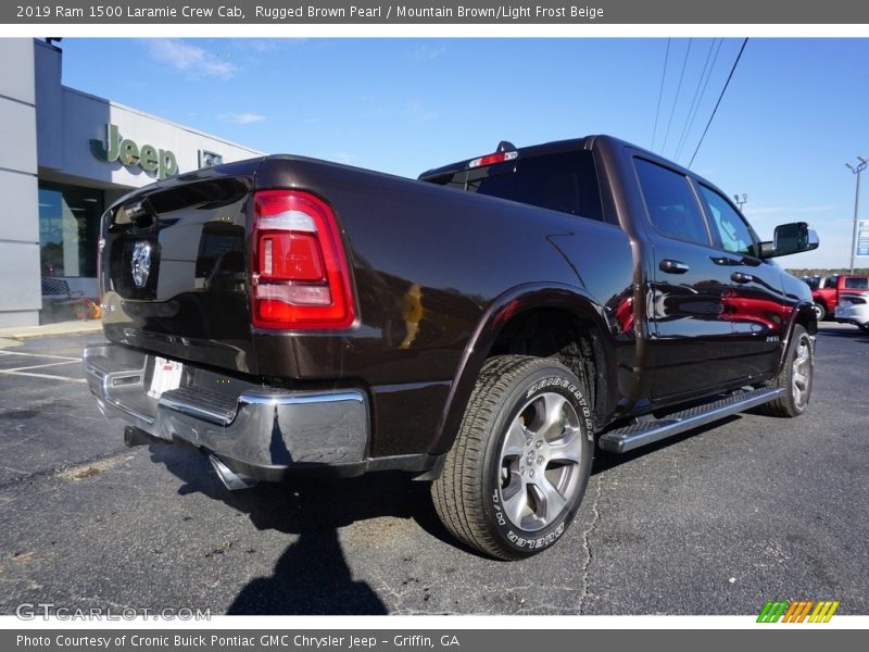 Rugged Brown Pearl / Mountain Brown/Light Frost Beige 2019 Ram 1500 Laramie Crew Cab