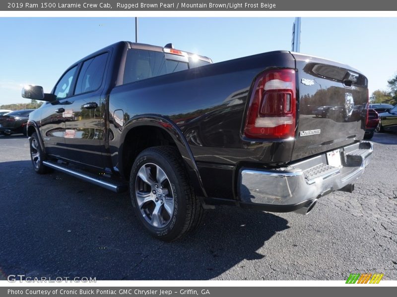 Rugged Brown Pearl / Mountain Brown/Light Frost Beige 2019 Ram 1500 Laramie Crew Cab