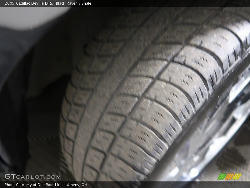 Black Raven / Shale 2005 Cadillac DeVille DTS