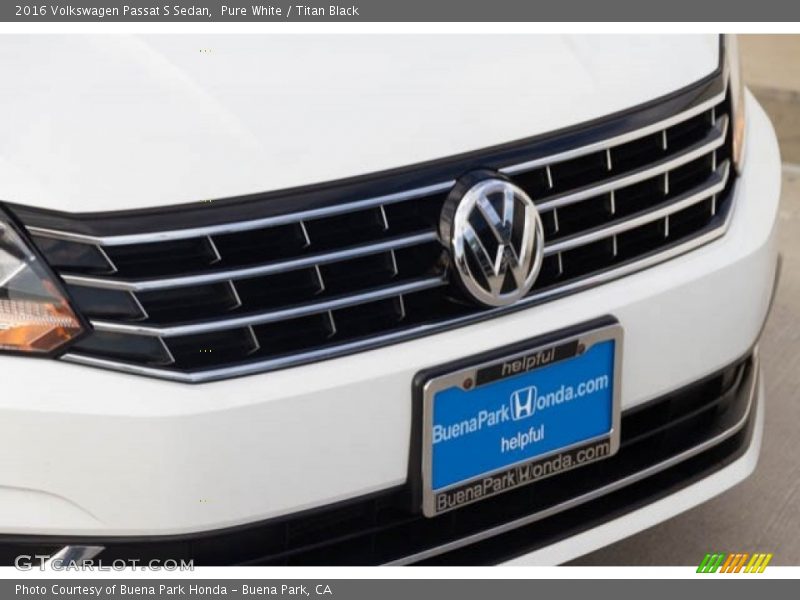 Pure White / Titan Black 2016 Volkswagen Passat S Sedan