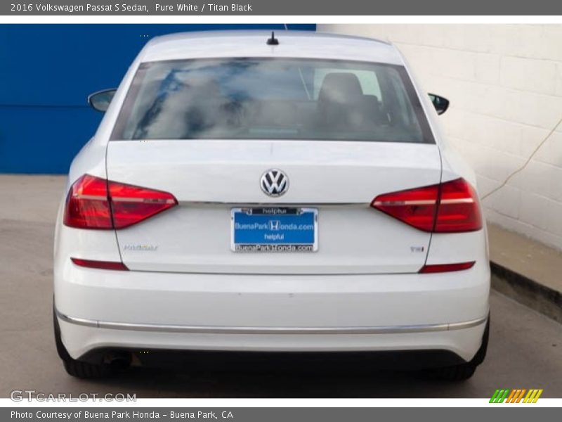Pure White / Titan Black 2016 Volkswagen Passat S Sedan