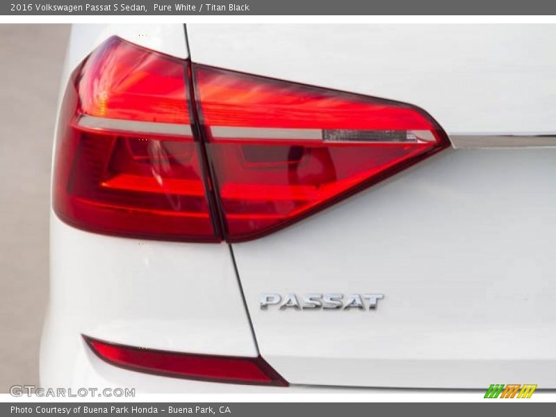 Pure White / Titan Black 2016 Volkswagen Passat S Sedan