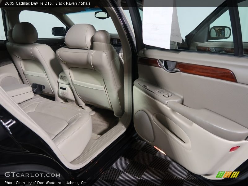 Black Raven / Shale 2005 Cadillac DeVille DTS