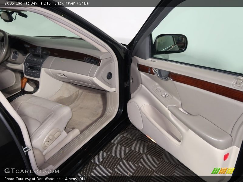 Black Raven / Shale 2005 Cadillac DeVille DTS