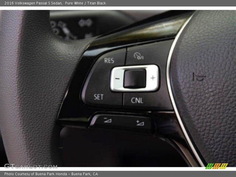 Pure White / Titan Black 2016 Volkswagen Passat S Sedan