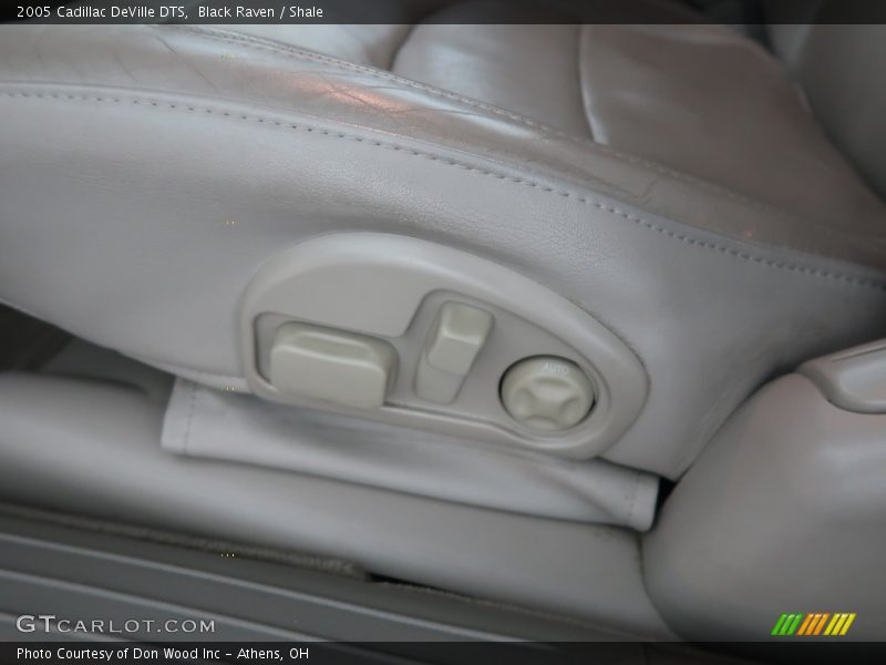 Black Raven / Shale 2005 Cadillac DeVille DTS