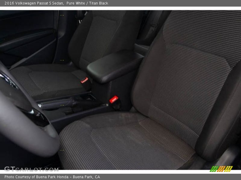 Pure White / Titan Black 2016 Volkswagen Passat S Sedan