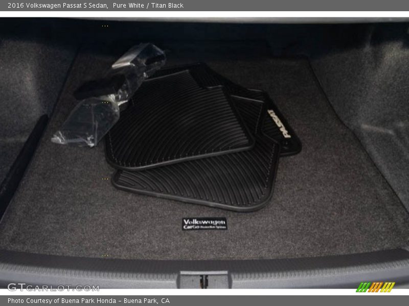 Pure White / Titan Black 2016 Volkswagen Passat S Sedan