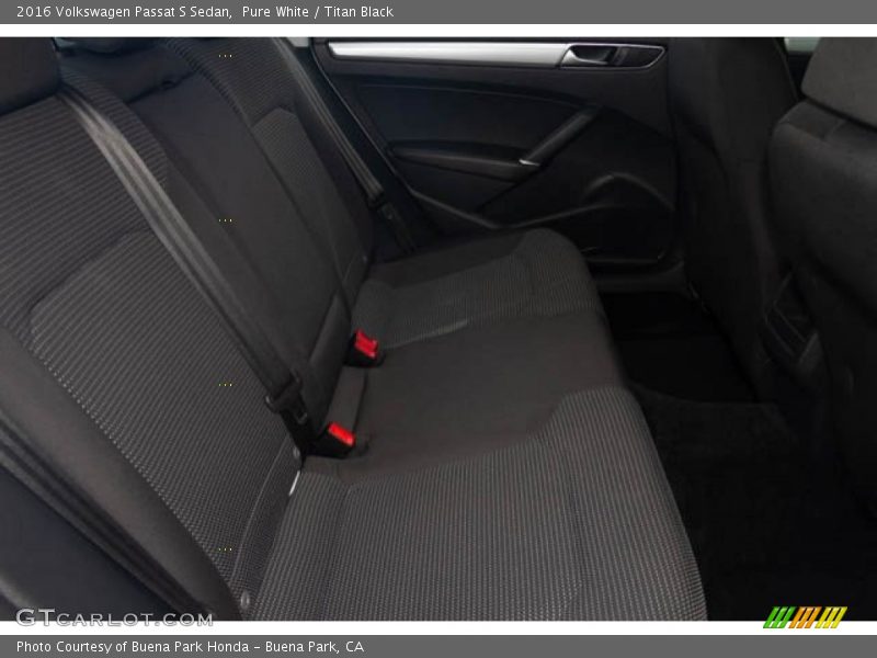 Pure White / Titan Black 2016 Volkswagen Passat S Sedan
