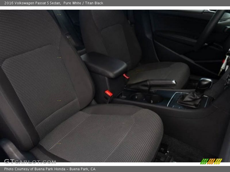 Pure White / Titan Black 2016 Volkswagen Passat S Sedan